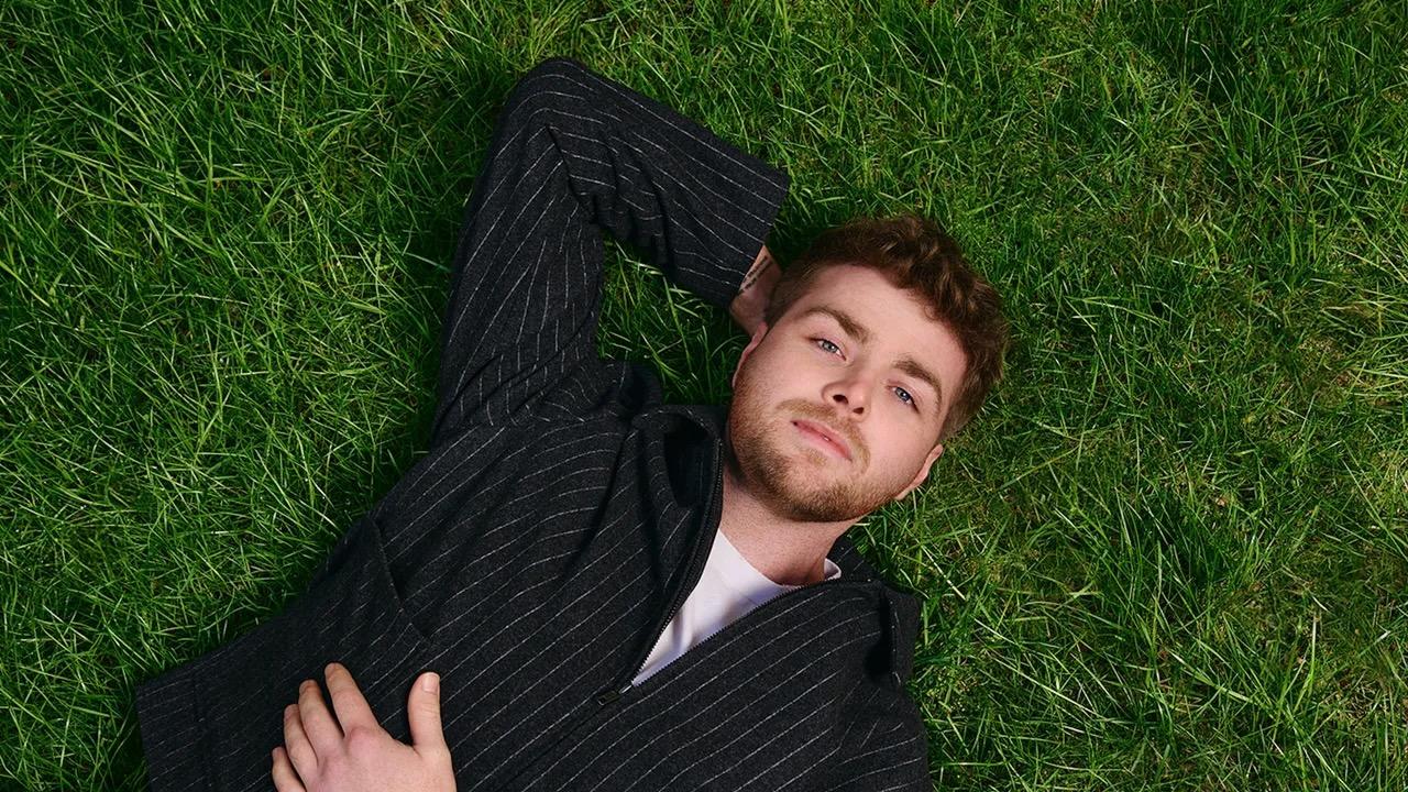 Alex Warren is bringing his Finding Family on the Road tour to Singapore